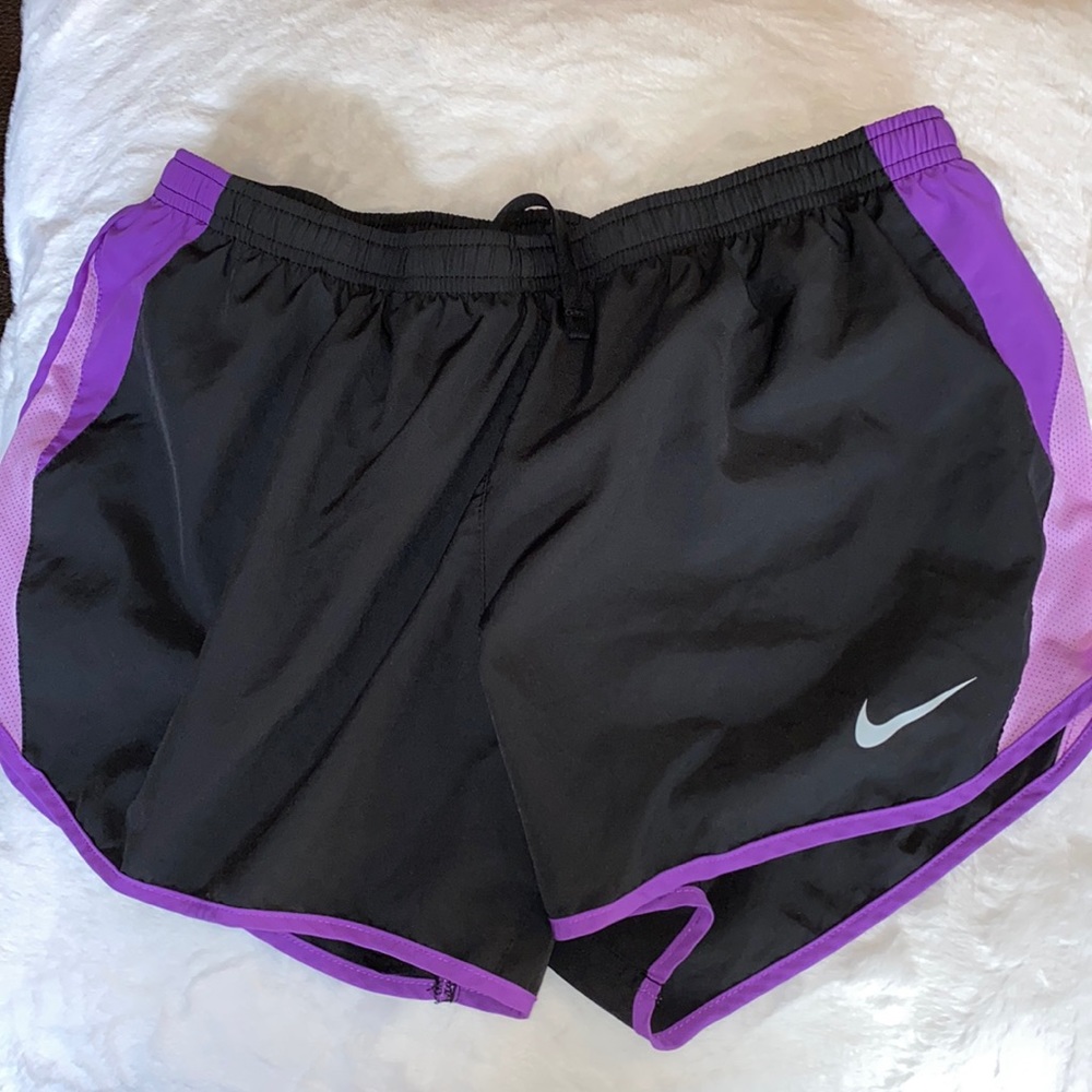 Women’s NIKE Dri-FIT Tempo Running Shorts LARGE